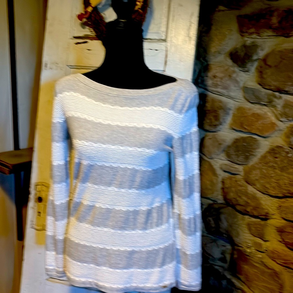 S/p grey / cream sweater